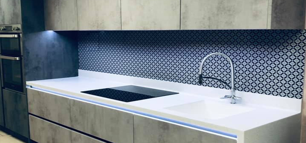 BB Trade Kitchens, Newcastle displaying Vista Kaleidoscope cool blue acrylic splashback 